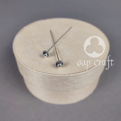 Szpilki z koralikiem 2 sztuki w kolorze srebrnym ozdobna końcówka